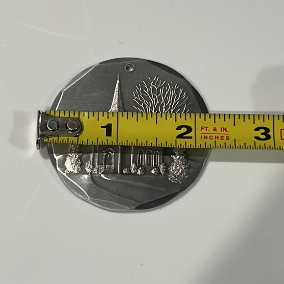 1989 Church Ornament - Wendell August Forge - Picture 5 of 6